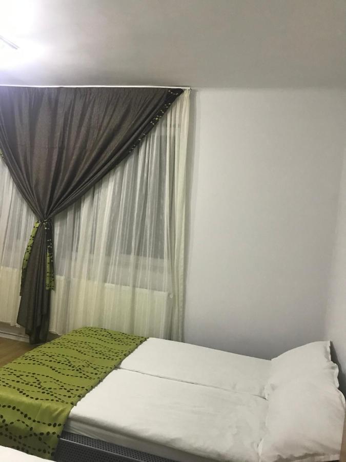 Permissive Villa Cluj-Napoca Exteriör bild