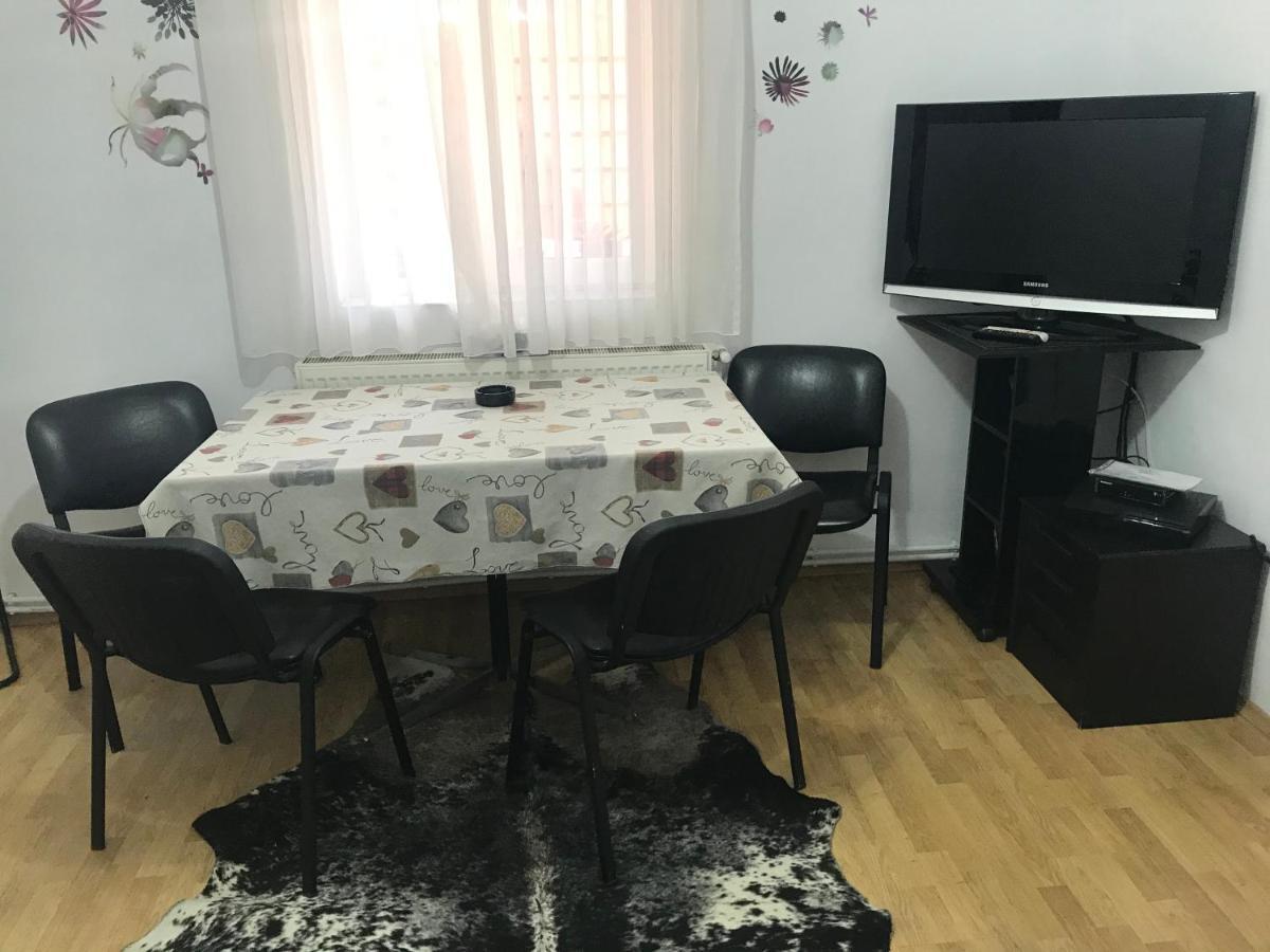 Permissive Villa Cluj-Napoca Exteriör bild